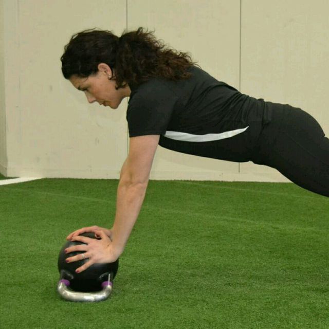 Diamond PushUps With Kettlebell by Ilpesante Alex Exercise Howto