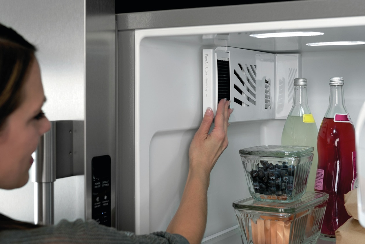 Frigidaire Professional FPSC2278UF 22.0 Cu. Ft. CounterDepth Side