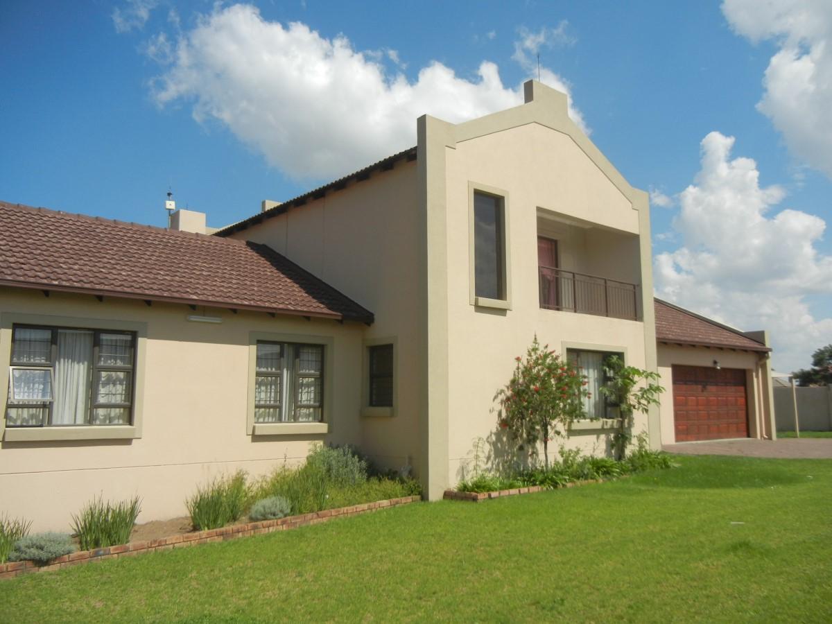 3 Bedroom townhouse for sale in Del Judor Ext 4