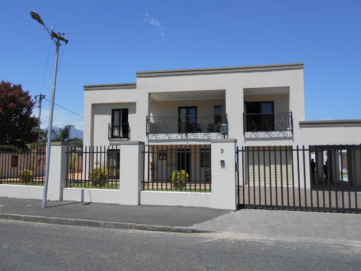 5 Bedroom house for sale in Paarl