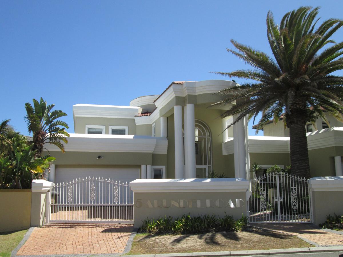 4 Bedroom house for sale in West Beach
