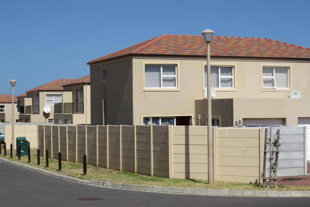 2 Bedroom house for sale in Gordons Bay
