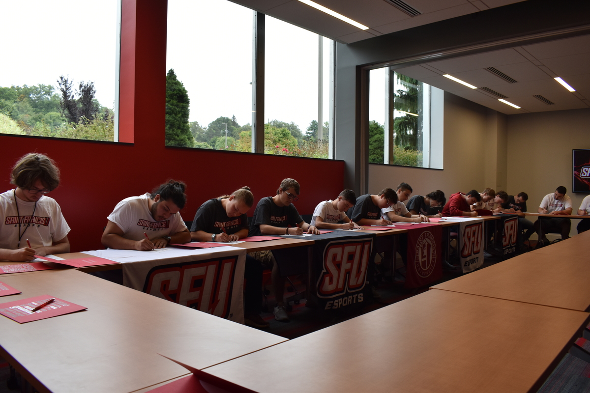 SFU Esports holds Team Media Day and showcases new arena