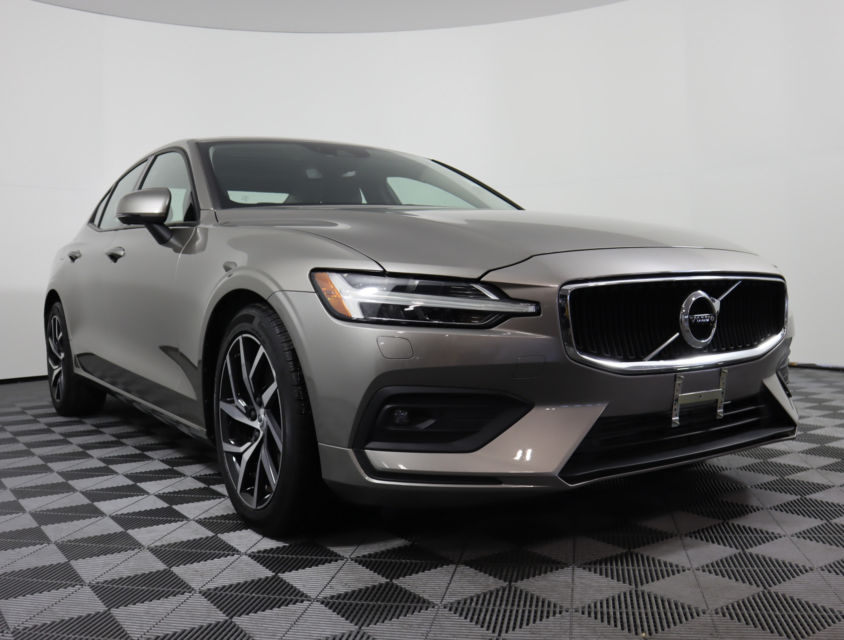 Certified PreOwned 2019 Volvo S60 T6 Momentum