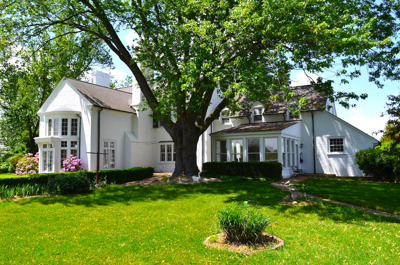 Beautiful 6 bedroom, 5 bath home on 11 acres in Goshen, Indiana