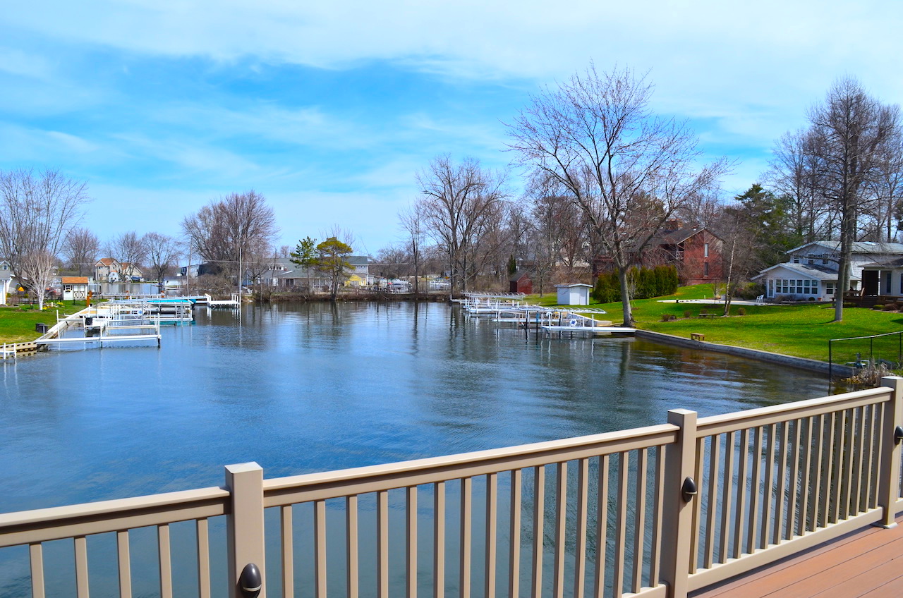 Beautiful 7000 sf home with 2 acres on Lake Wawasee Scheerer McCulloch Indiana Auctions