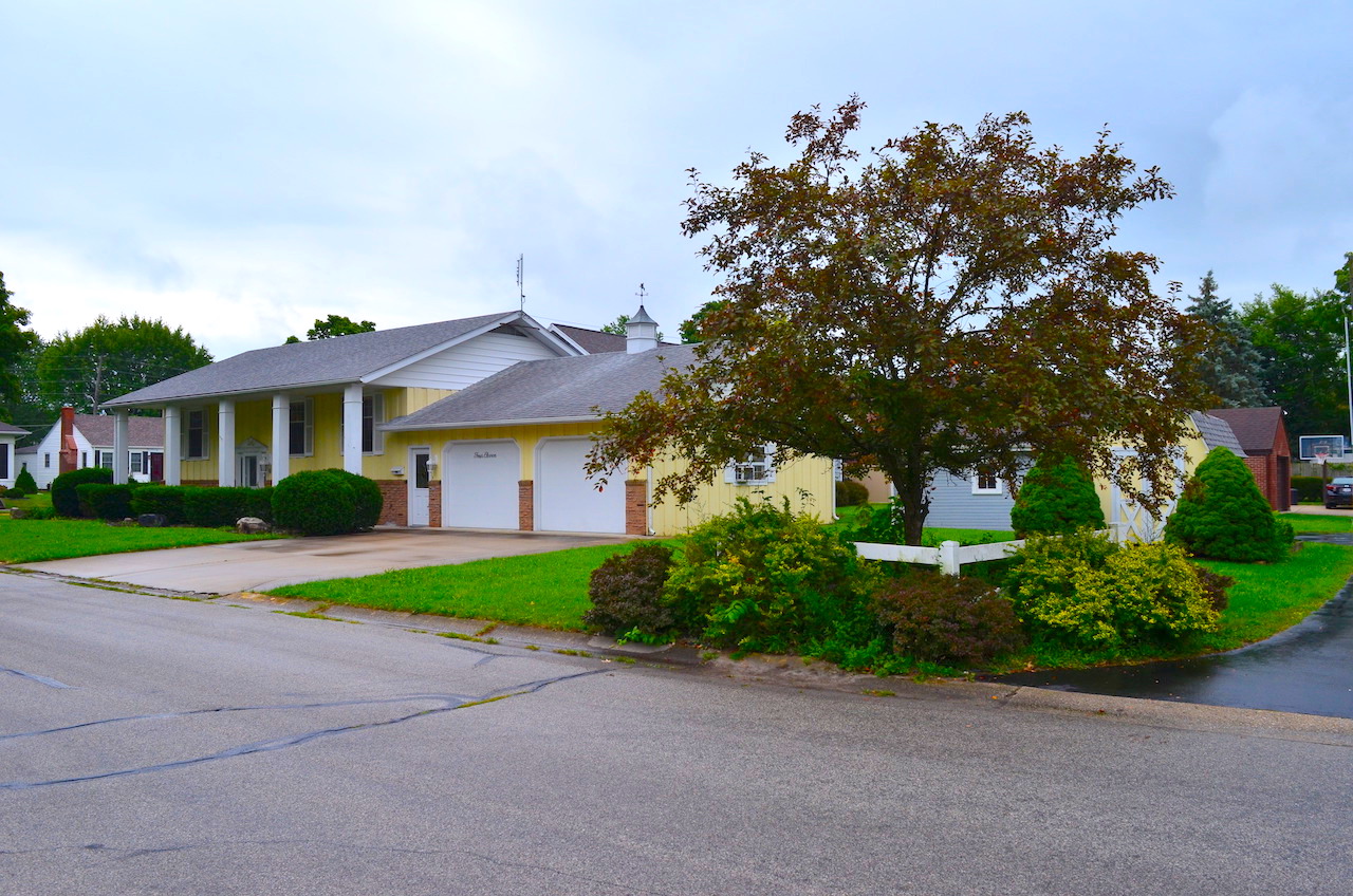 Well maintained 4 bedroom home north of downtown Huntington Scheerer