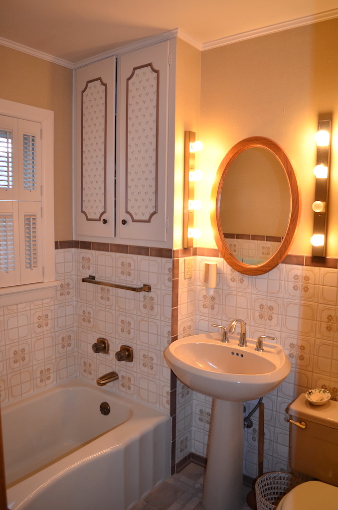 Well maintained 4 bedroom with basement on a 1 acre lot in New Haven