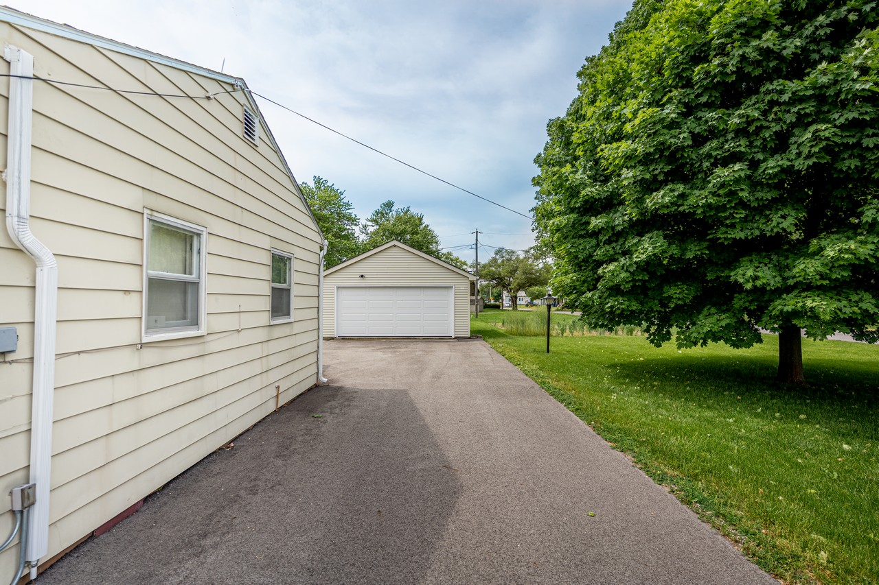 CHARMING 4 BEDROOM 1,176 SF HOME Scheerer McCulloch Indiana