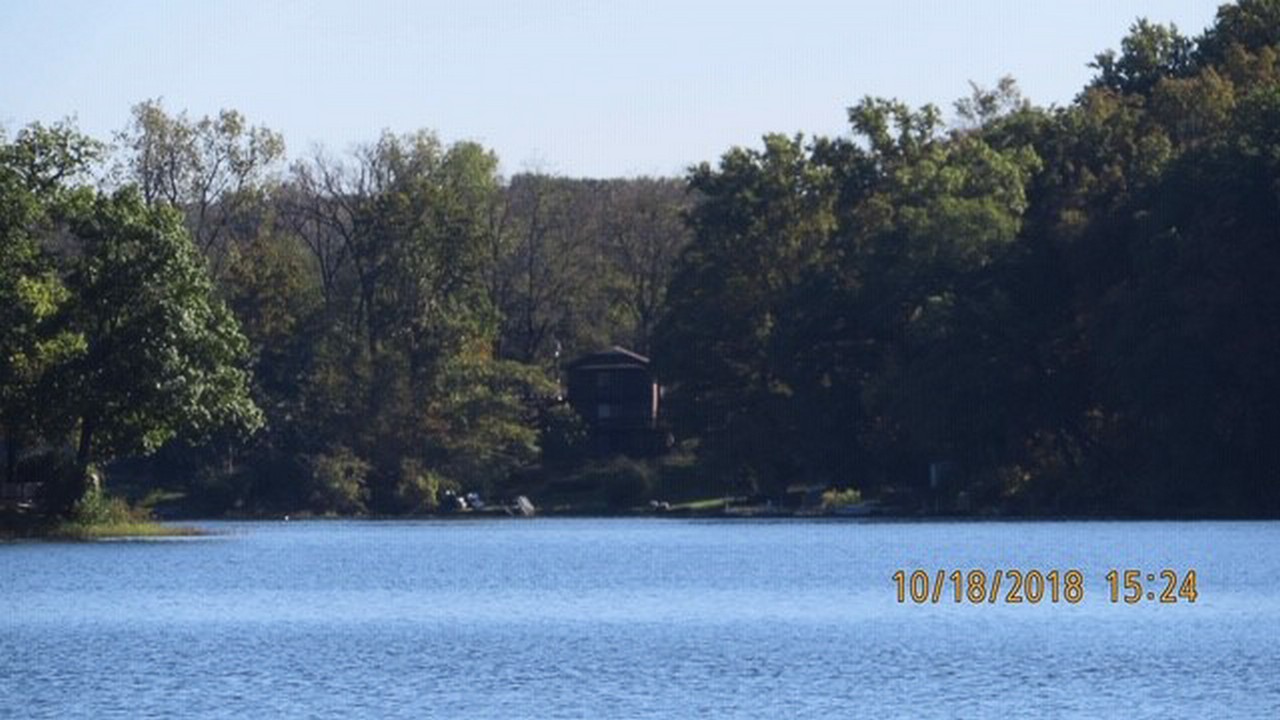 Charming 3 bedroom, 2.5 bath Home on Lake Papakeechie in Syracuse IN