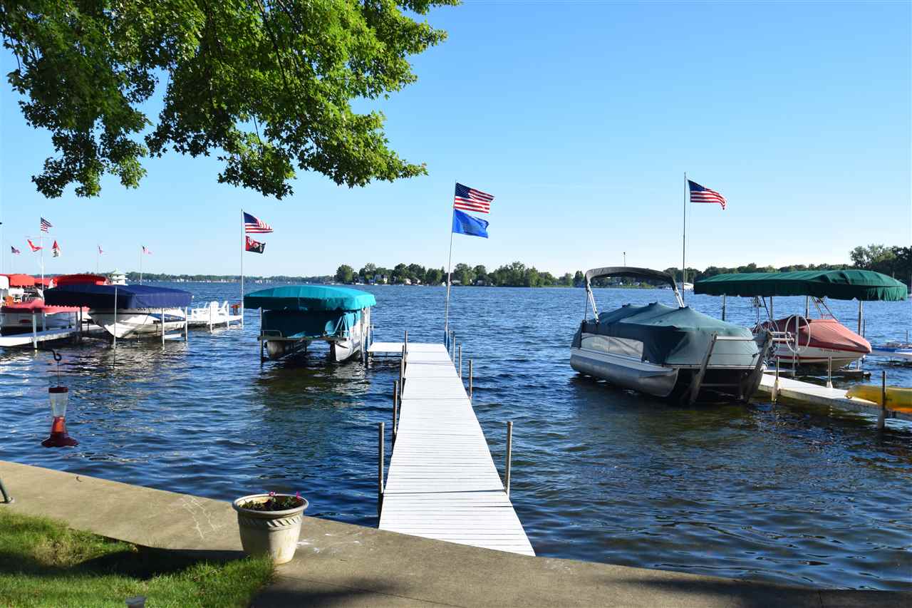 3 bedroom lakefront home with 42 feet of frontage on Lake Wawasee