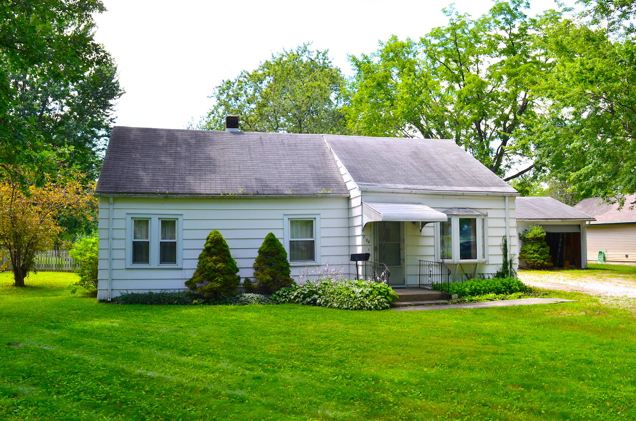 Single family home with oversized garage in Waynedale Scheerer