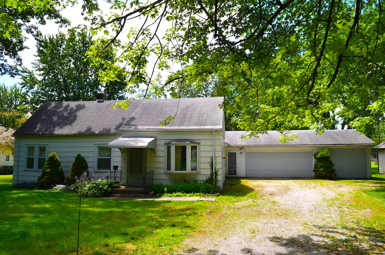 Single family home with oversized garage in Waynedale Scheerer