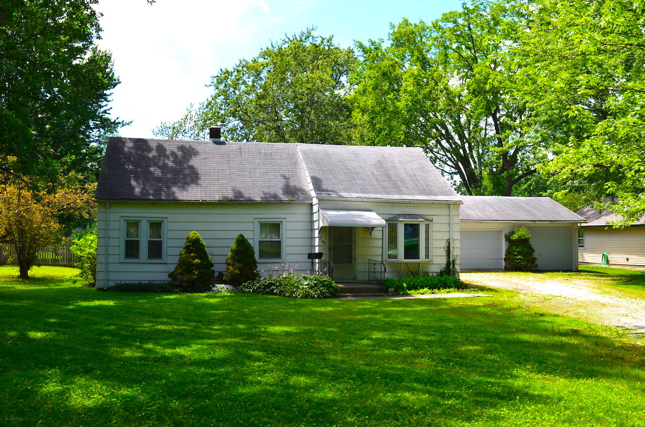Single family home with oversized garage in Waynedale Scheerer
