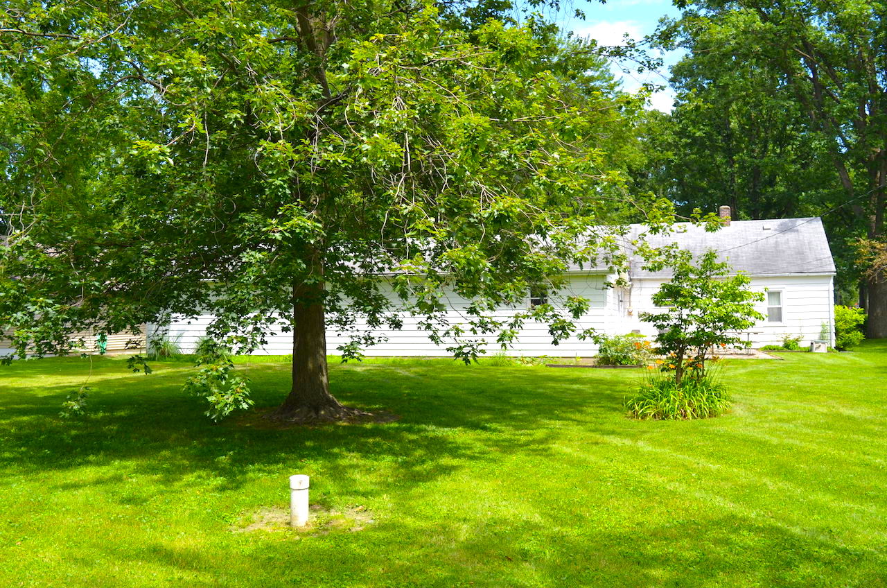 Single family home with oversized garage in Waynedale Scheerer