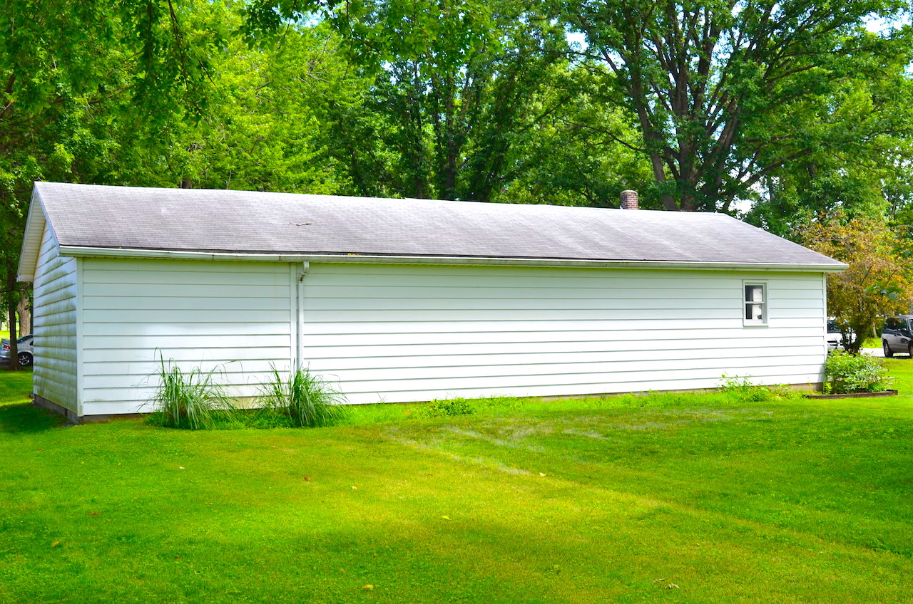 Single family home with oversized garage in Waynedale Scheerer