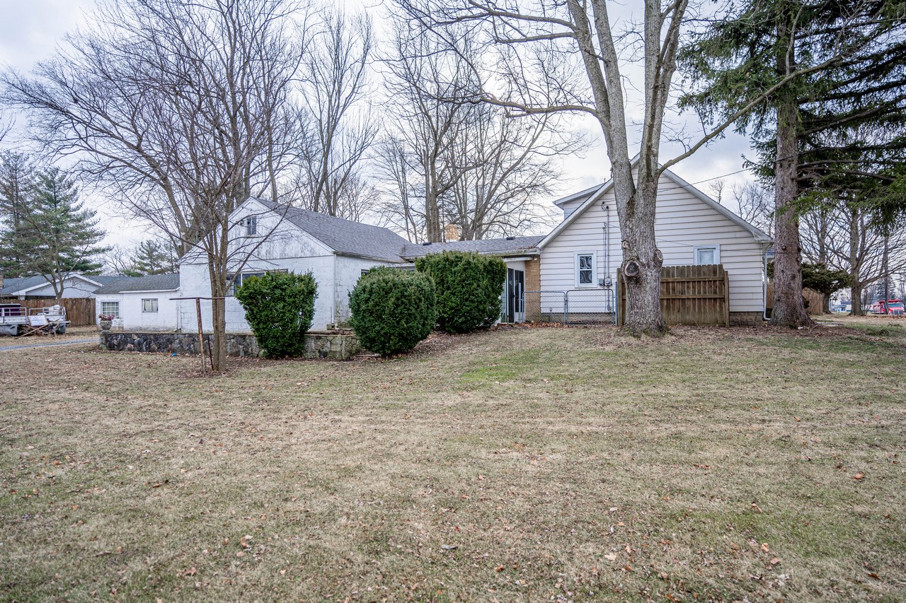 CHARMING 3 BEDROOM 1 BATH HOME IN CHURUBUSCO Scheerer McCulloch
