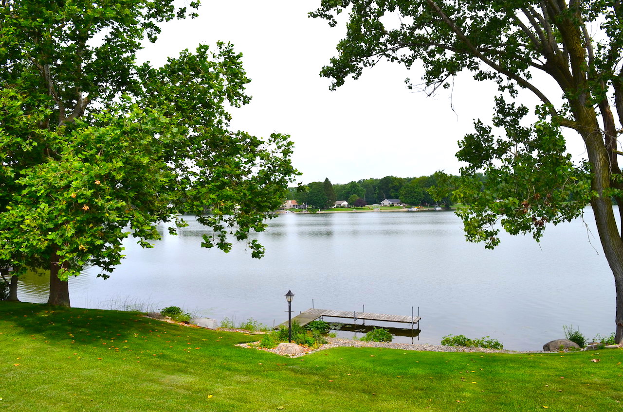 4 bedroom, 2 full bath waterfront home on Little Long Lake Scheerer