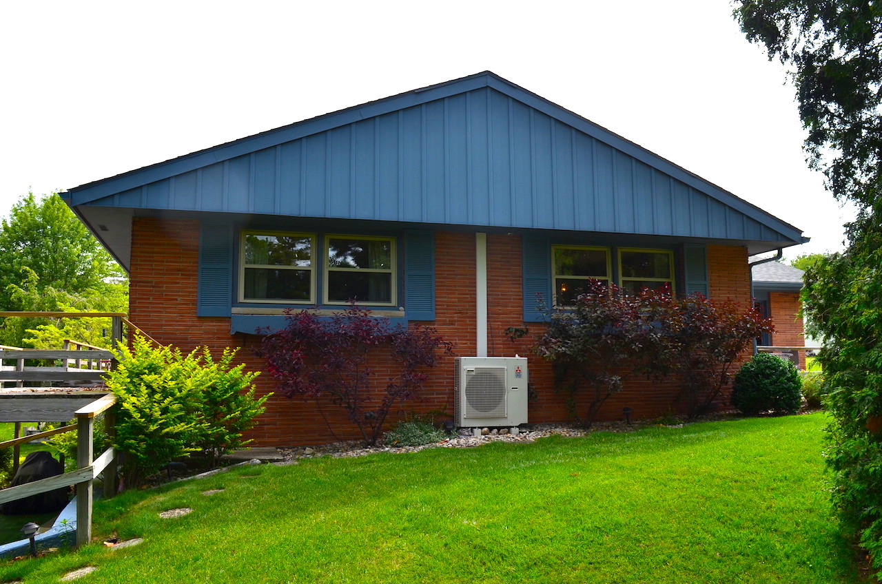 4 bedroom, 2 full bath waterfront home on Little Long Lake Scheerer