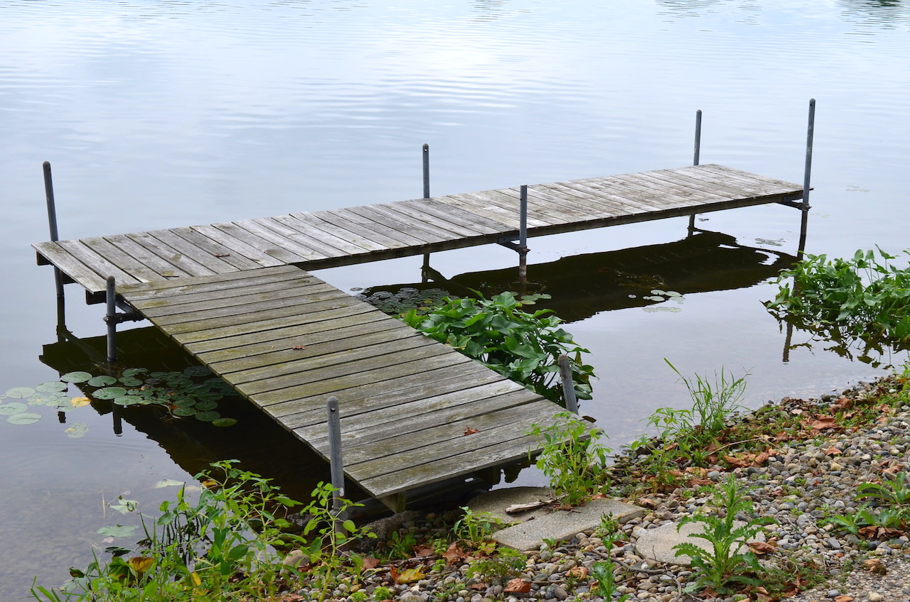 4 bedroom, 2 full bath waterfront home on Little Long Lake Scheerer