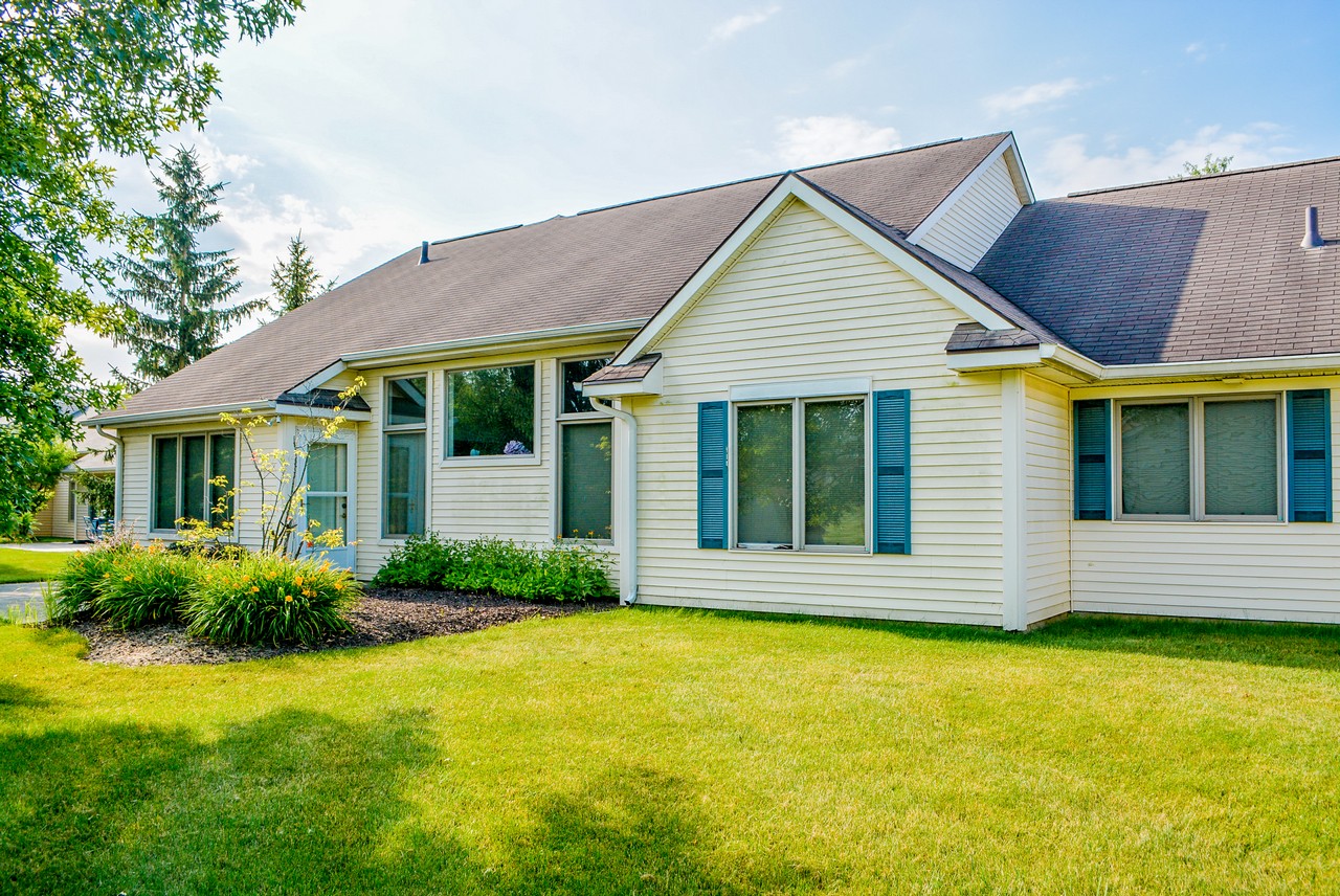 Beautiful 2 Bedroom 2 Bathroom Home in Aboite Township Scheerer
