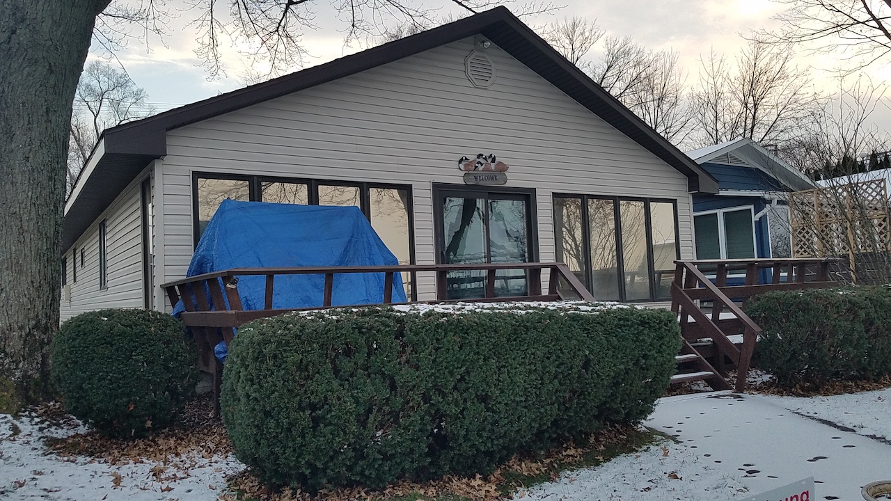 3 bedroom lakefront home with 42 feet of frontage on Lake Wawasee