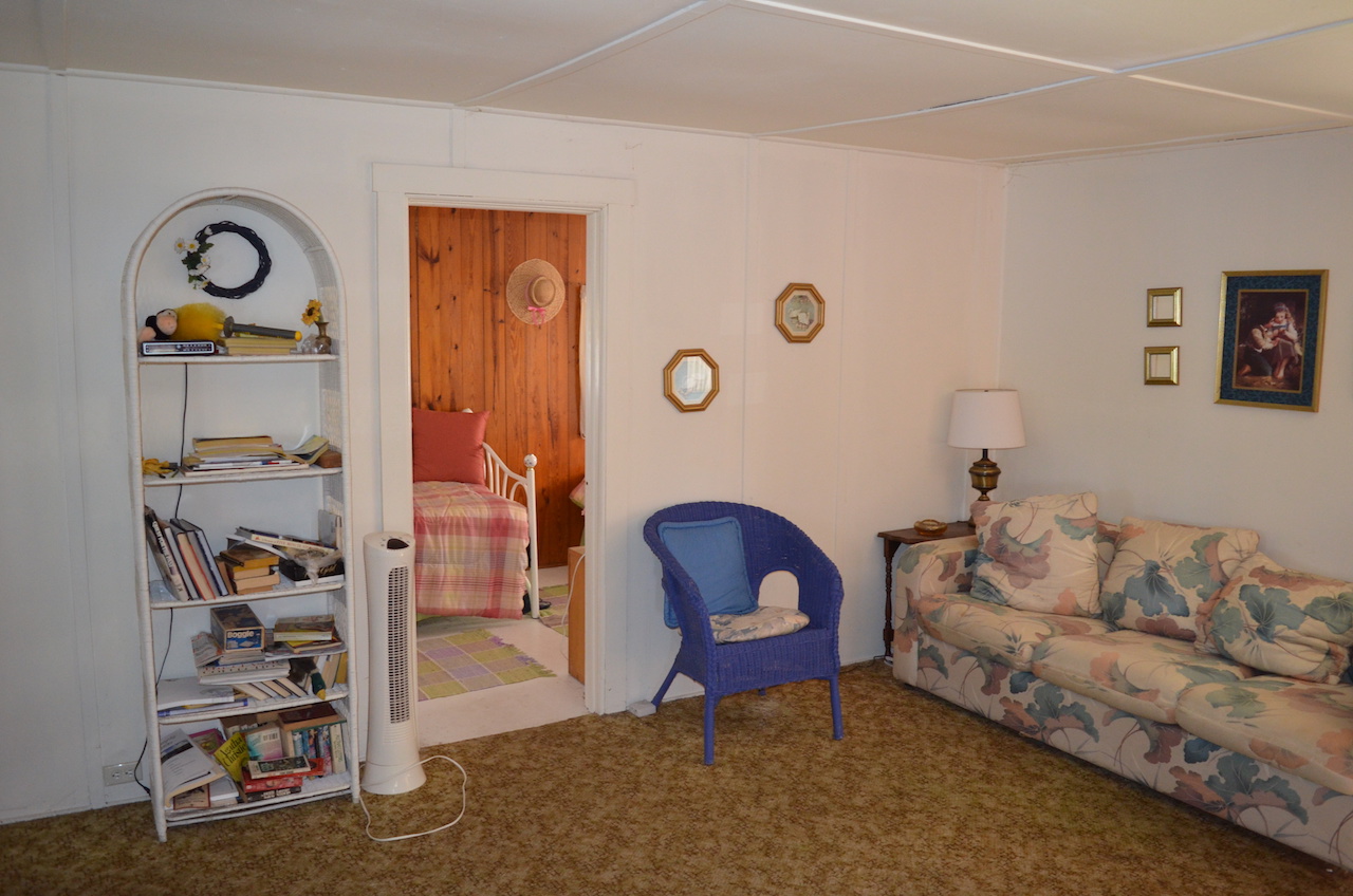 2 bedroom home with 61 feet of lakefront views on Jimmerson Lake