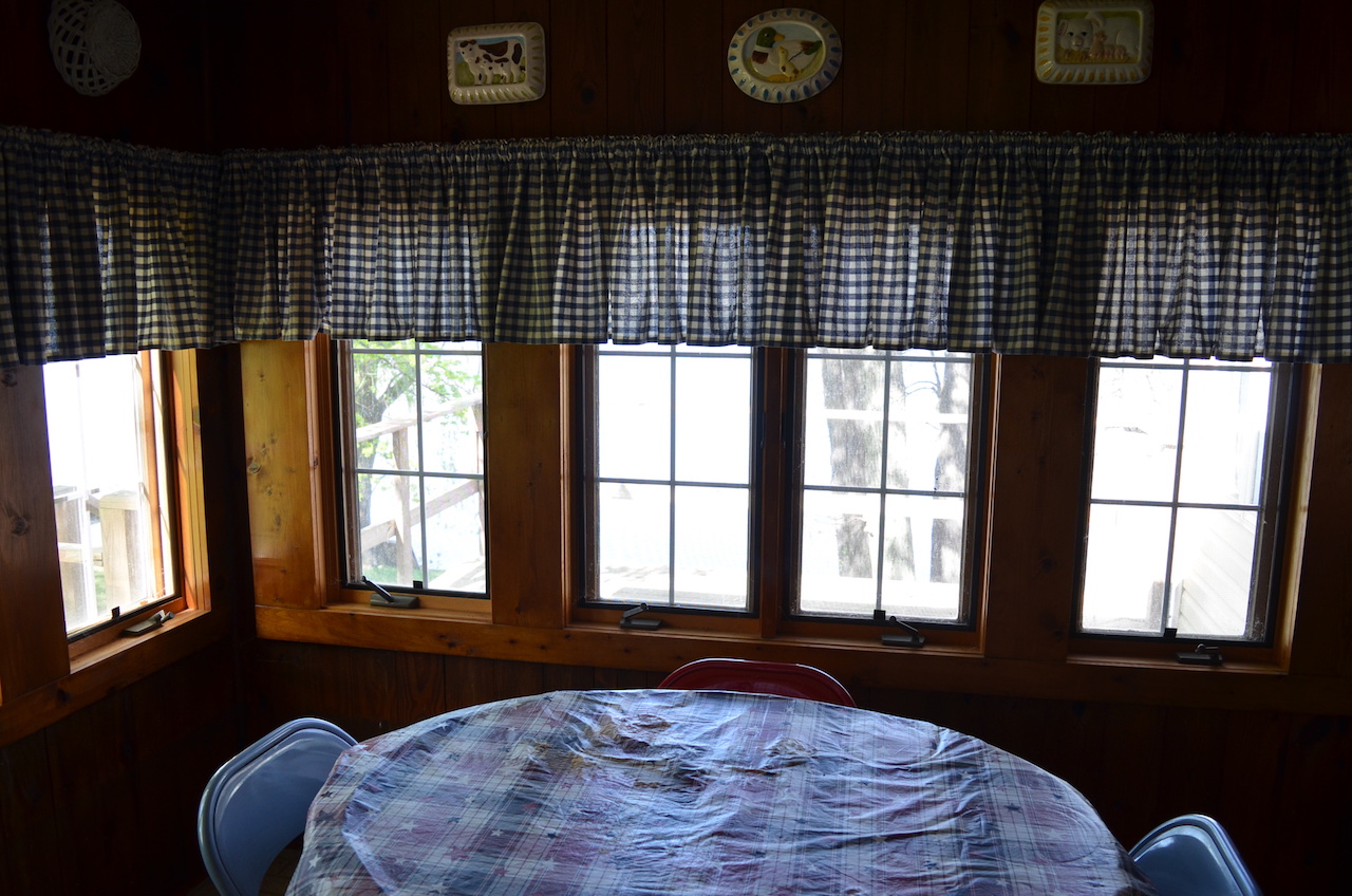 2 bedroom home with 61 feet of lakefront views on Jimmerson Lake