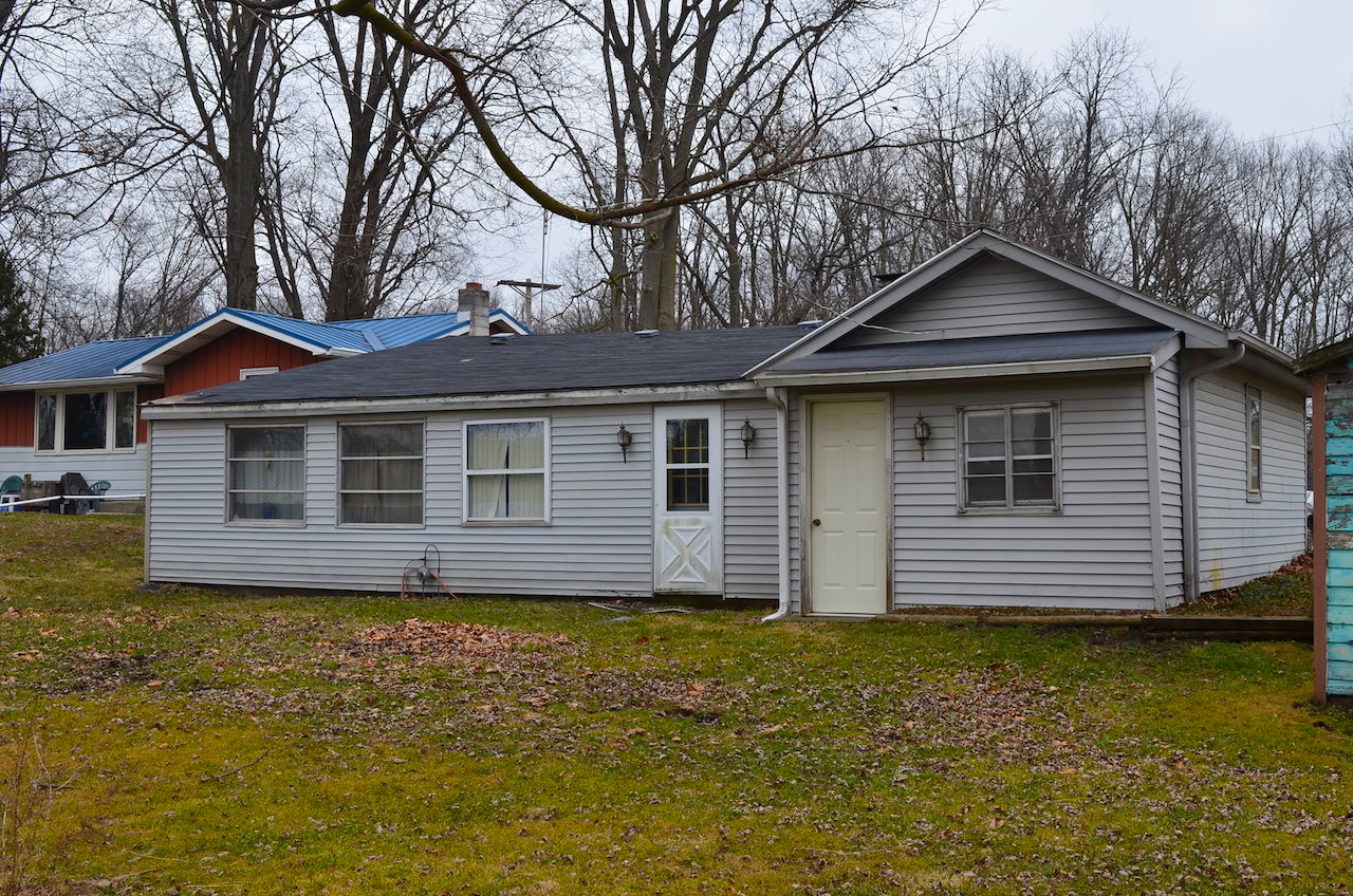 2 lakefront Investment homes with garages & 2 adjacent lots located on