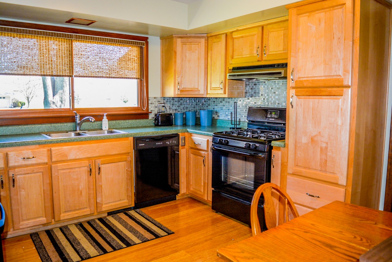 Beautiful 3 Bedroom 2 Bathroom 1558 SF Ranch Home in Limberlost Acres