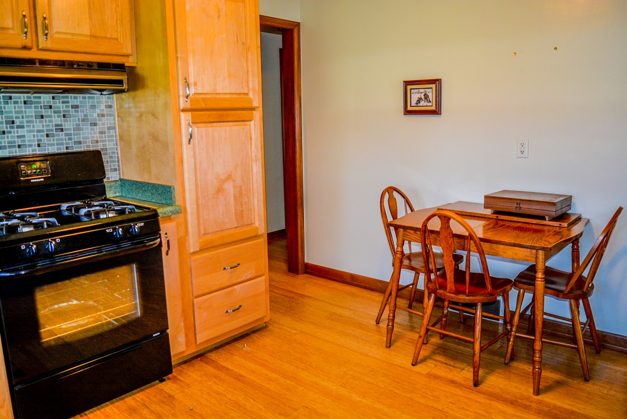 Beautiful 3 Bedroom 2 Bathroom 1558 SF Ranch Home in Limberlost Acres