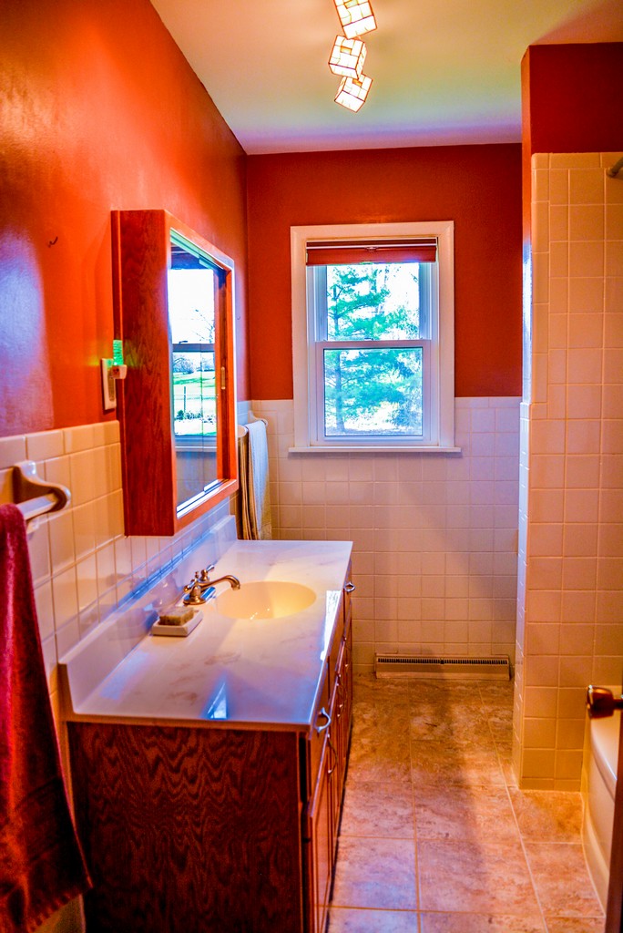 Beautiful 3 Bedroom 2 Bathroom 1558 SF Ranch Home in Limberlost Acres