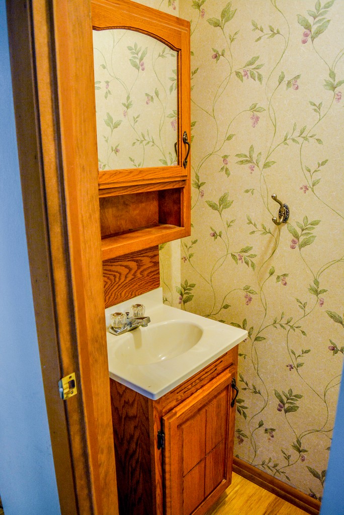 Beautiful 3 Bedroom 2 Bathroom 1558 SF Ranch Home in Limberlost Acres