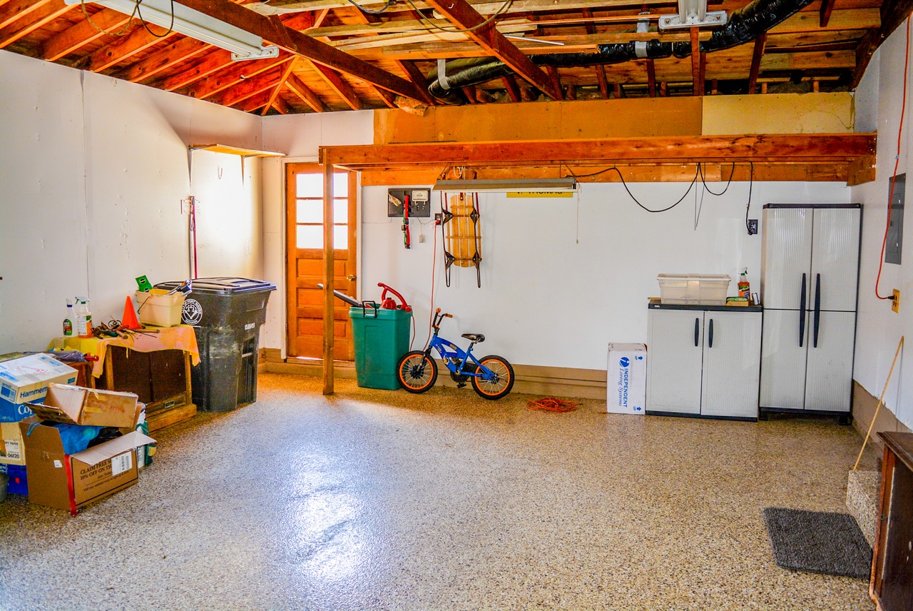 Beautiful 3 Bedroom 2 Bathroom 1558 SF Ranch Home in Limberlost Acres