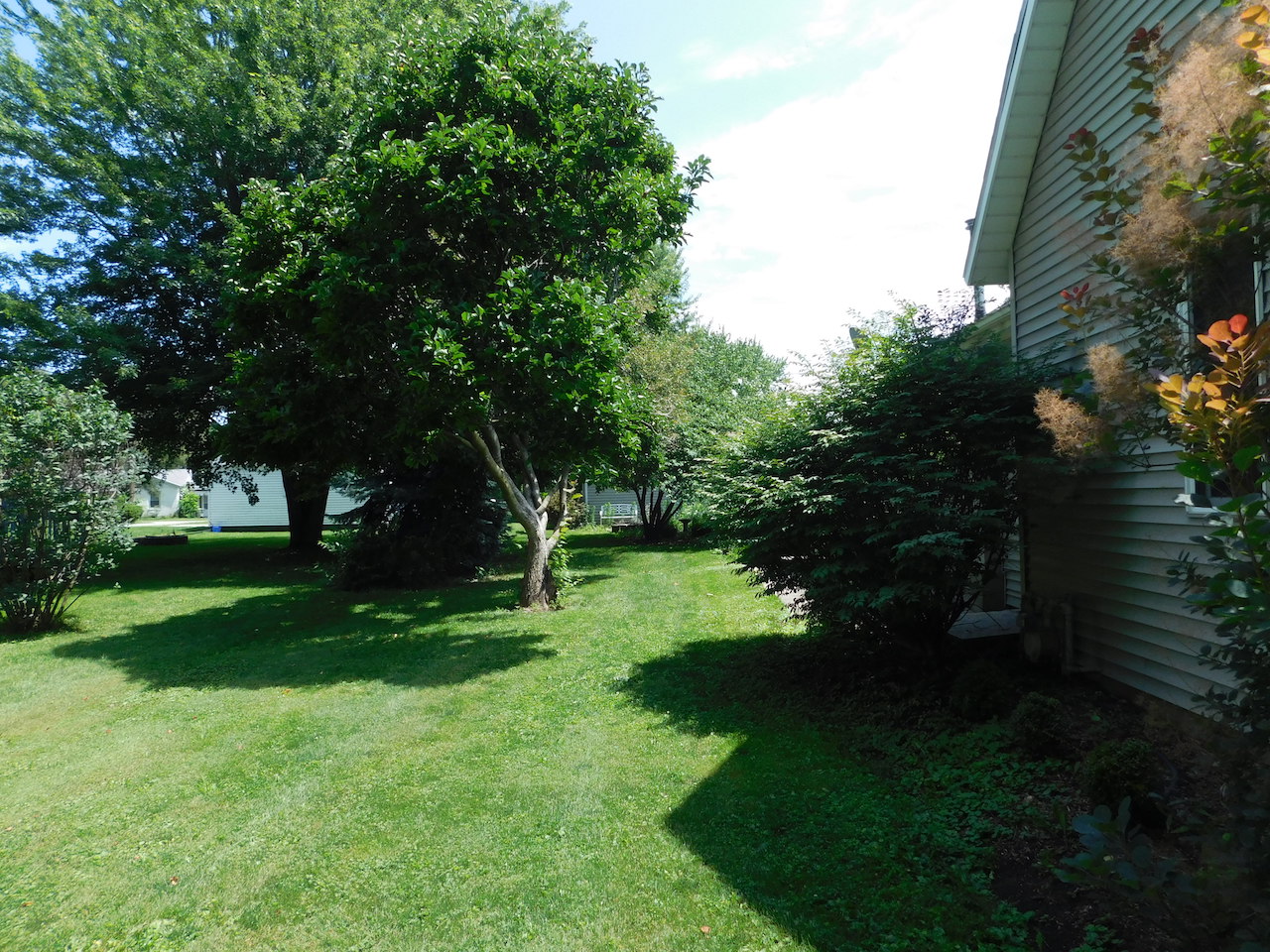 Well maintained 3 bedroom home and garages in Markle Indiana Scheerer
