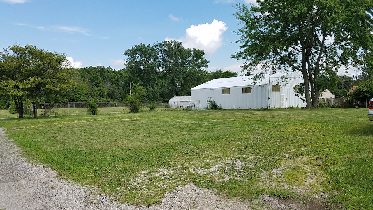 Pole building sitting on city lot over 1 acre off Wayne