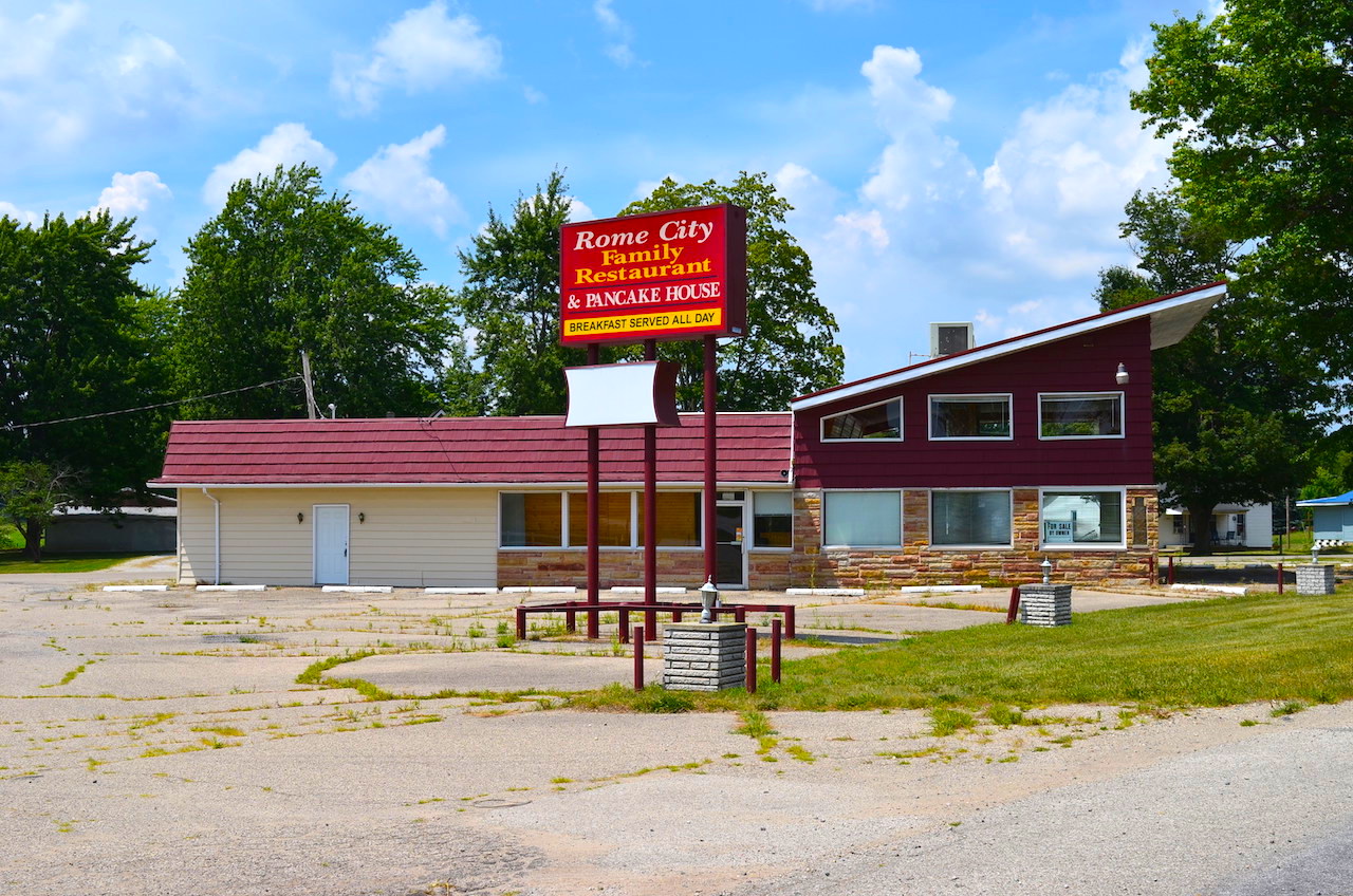 2,600sf commercial building in Rome City, Formerly Rome City Family
