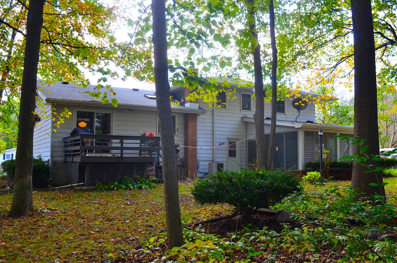 Spacious 3 bedroom trilevel home with 2 car garage in the Liberty