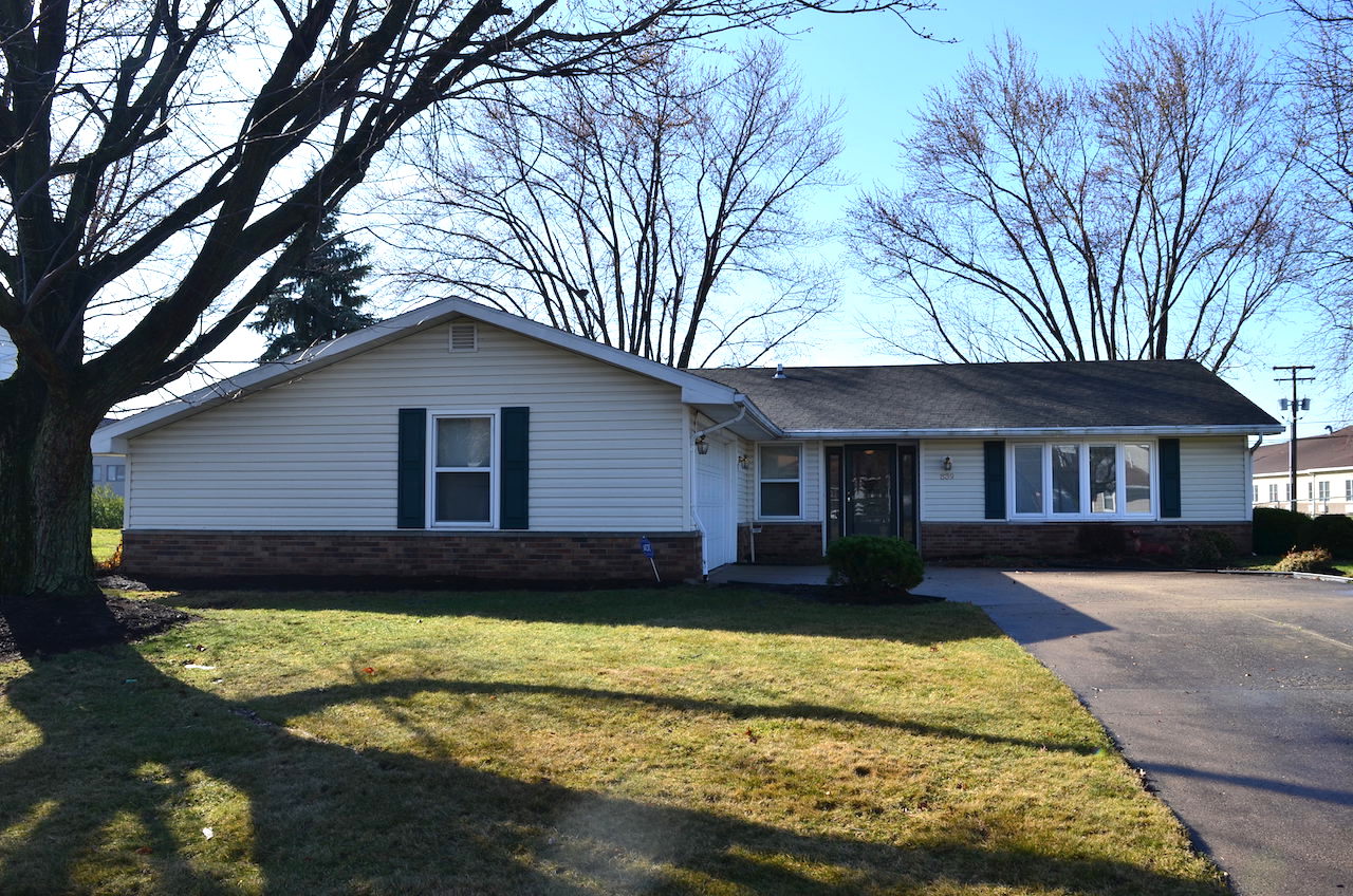3 bedroom, 2 full bath home with attached garage in Ludwig Park