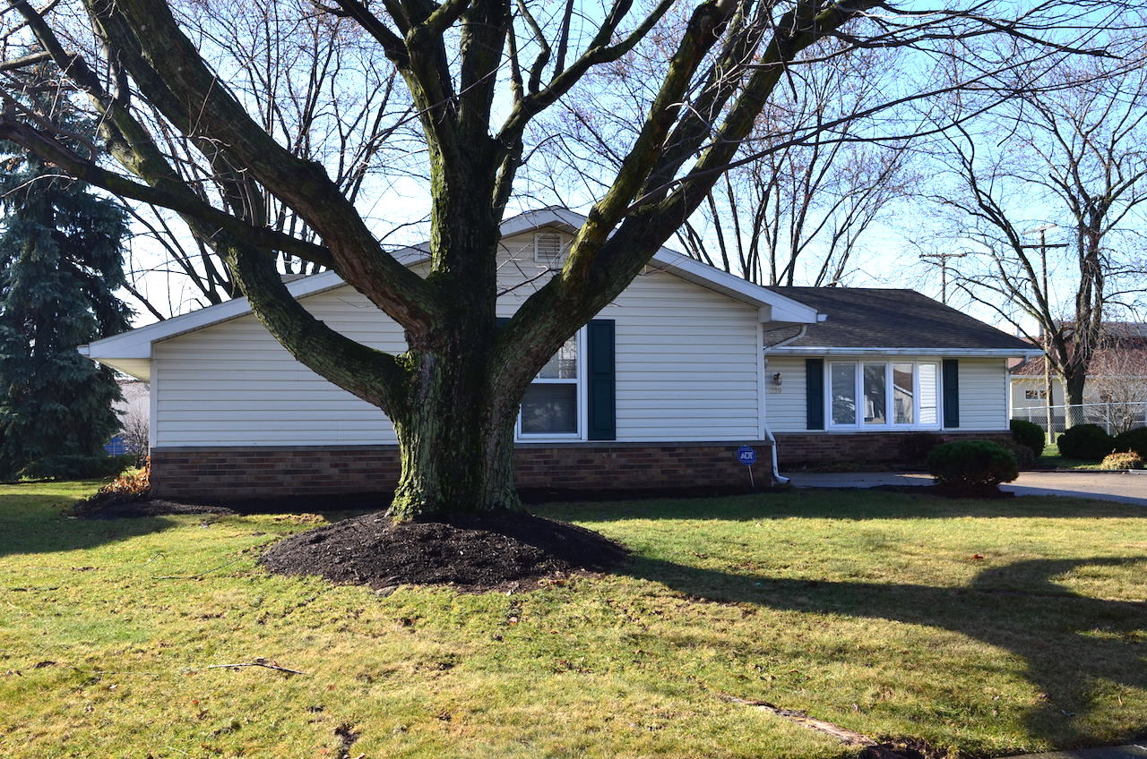 3 bedroom, 2 full bath home with attached garage in Ludwig Park