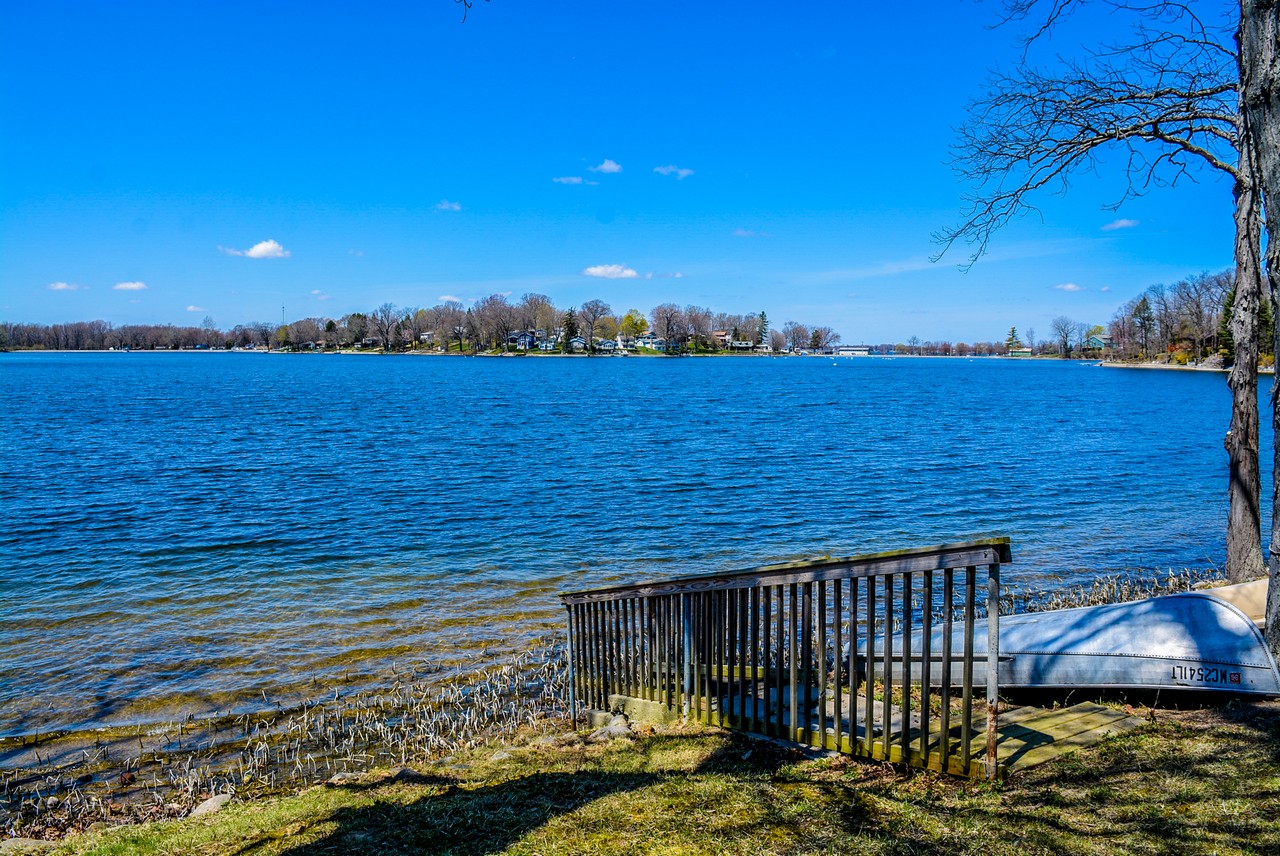 Charming 2 Bedroom 2 Bathroom Cottage on Lake Papakeechie Scheerer