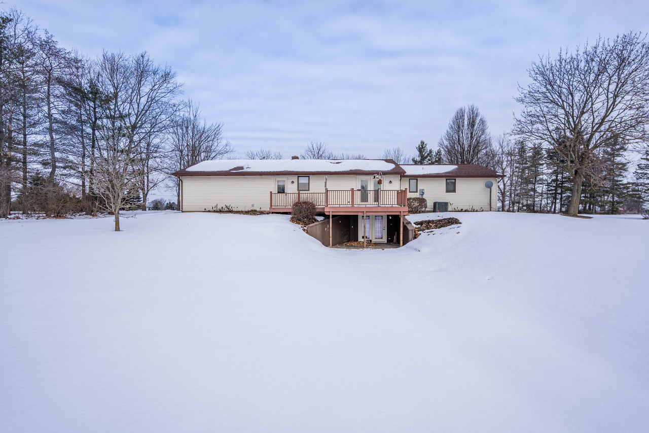 PRIVATE 3 BEDROOM 2 BATHROOM HOME IN LAOTTO Scheerer McCulloch