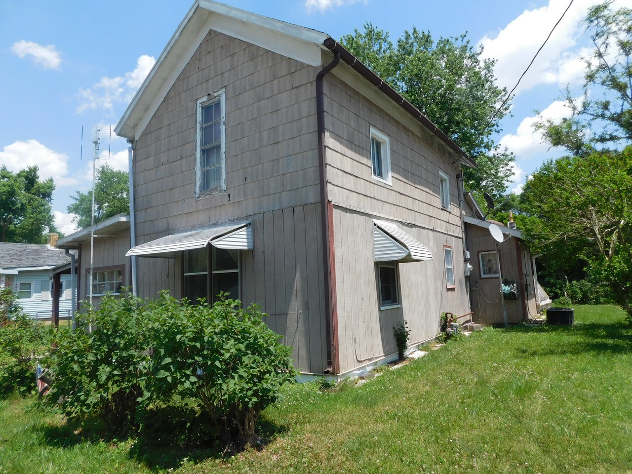 Multi Tract 3 Bedroom Single Family Home & Lot Auction in Huntington