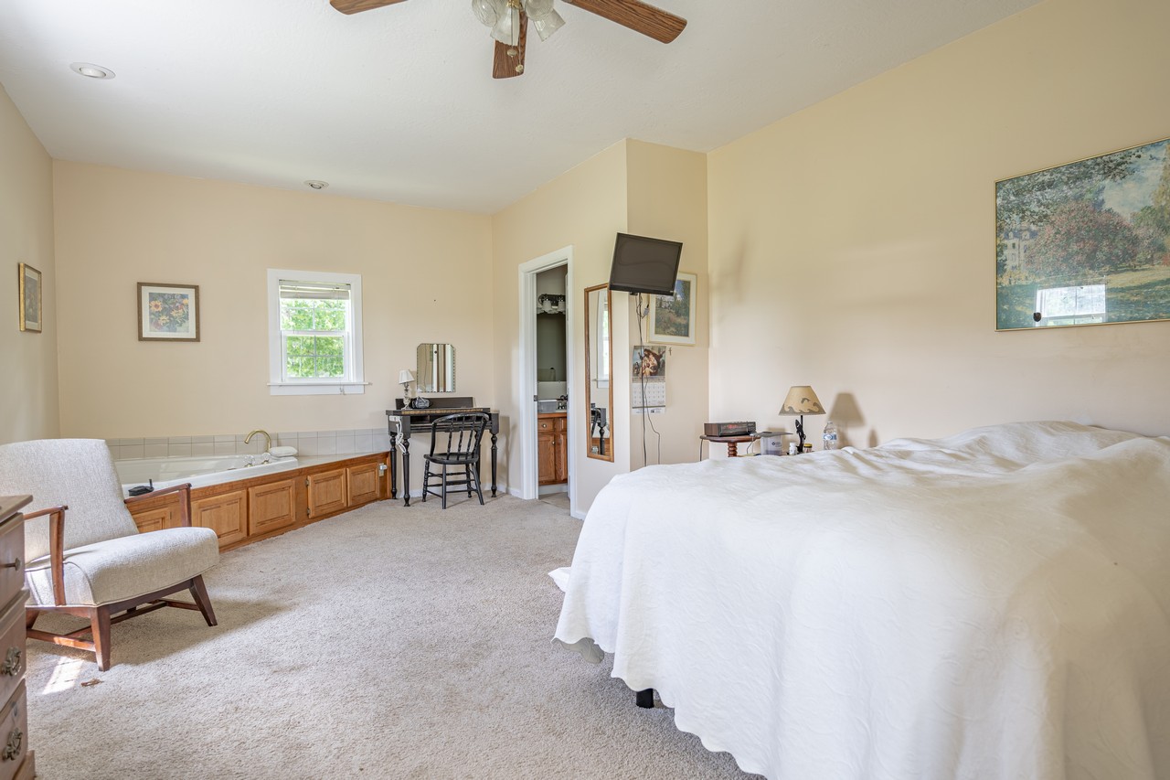 BEAUTIFUL 5 BR 4 BA HOME ON 4.19+/ ACRES IN MARKLE Scheerer