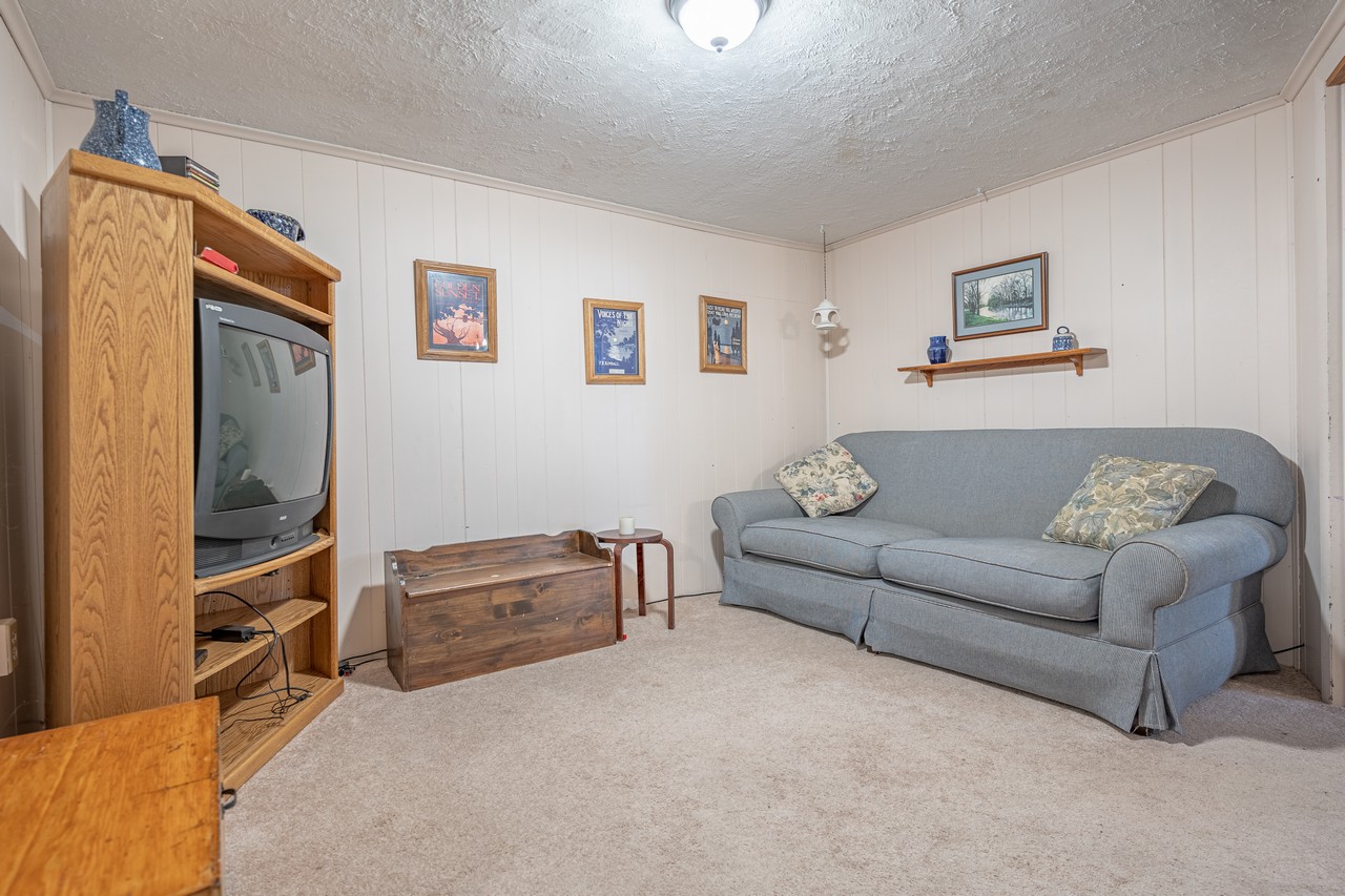 BEAUTIFUL 5 BR 4 BA HOME ON 4.19+/ ACRES IN MARKLE Scheerer