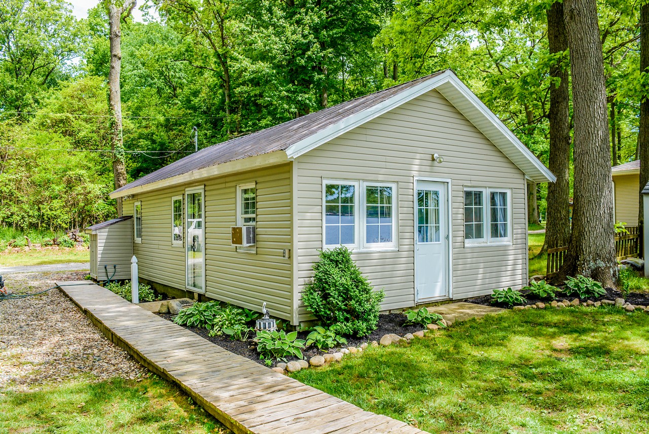 2 Bedroom Lakefront Home on Lake Lavine in Coldwater Michigan