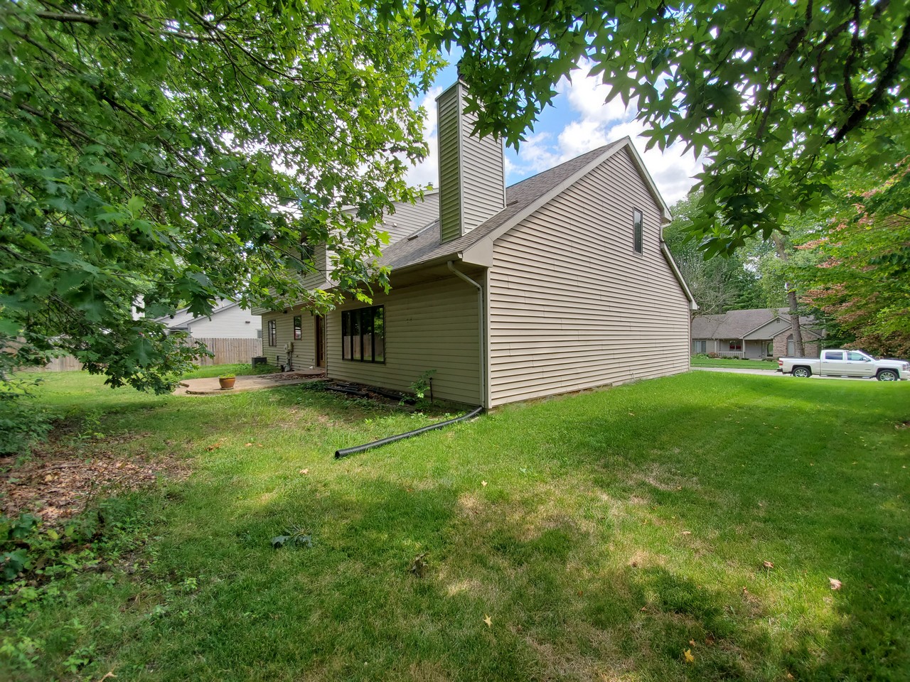 Charming 4 Bedroom 3 Bathroom Home in Aboite Township Scheerer