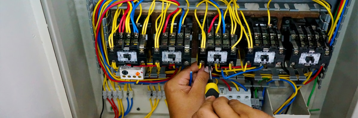 Cruz SA Electric is an Electrician in Garland, TX