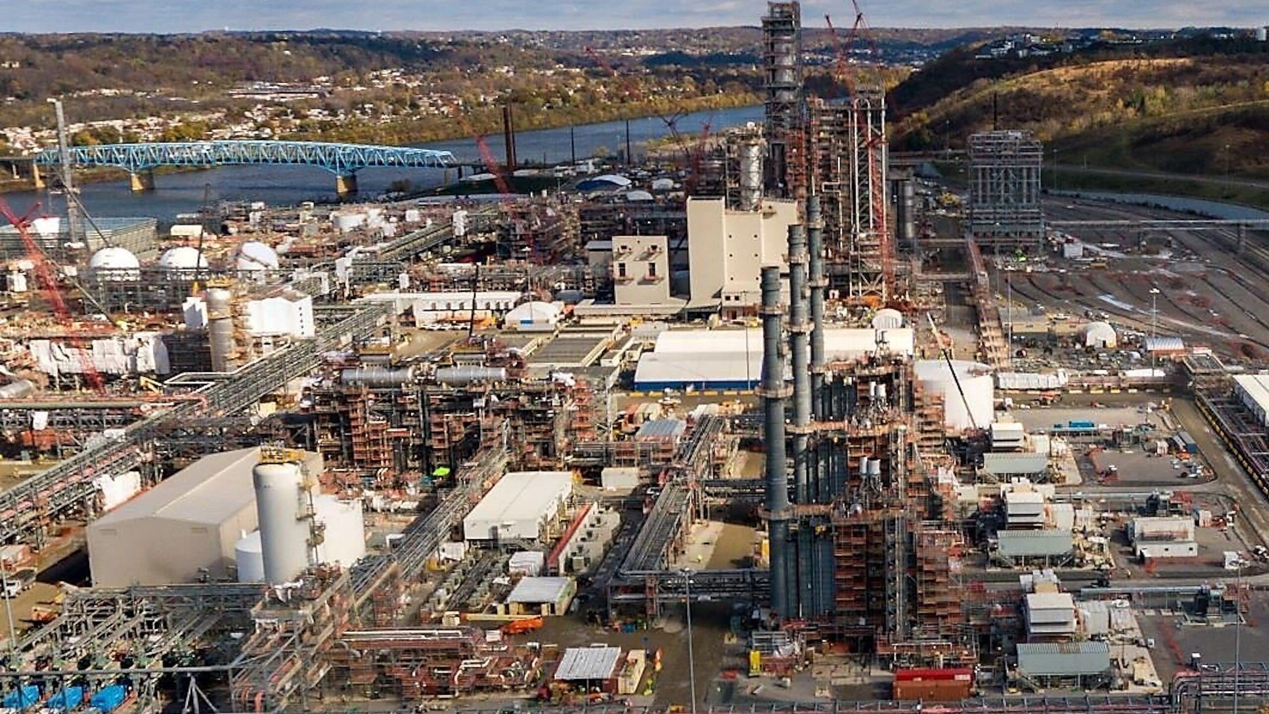 Shell shuts down portion of cracker plant for repairs, elevated flaring