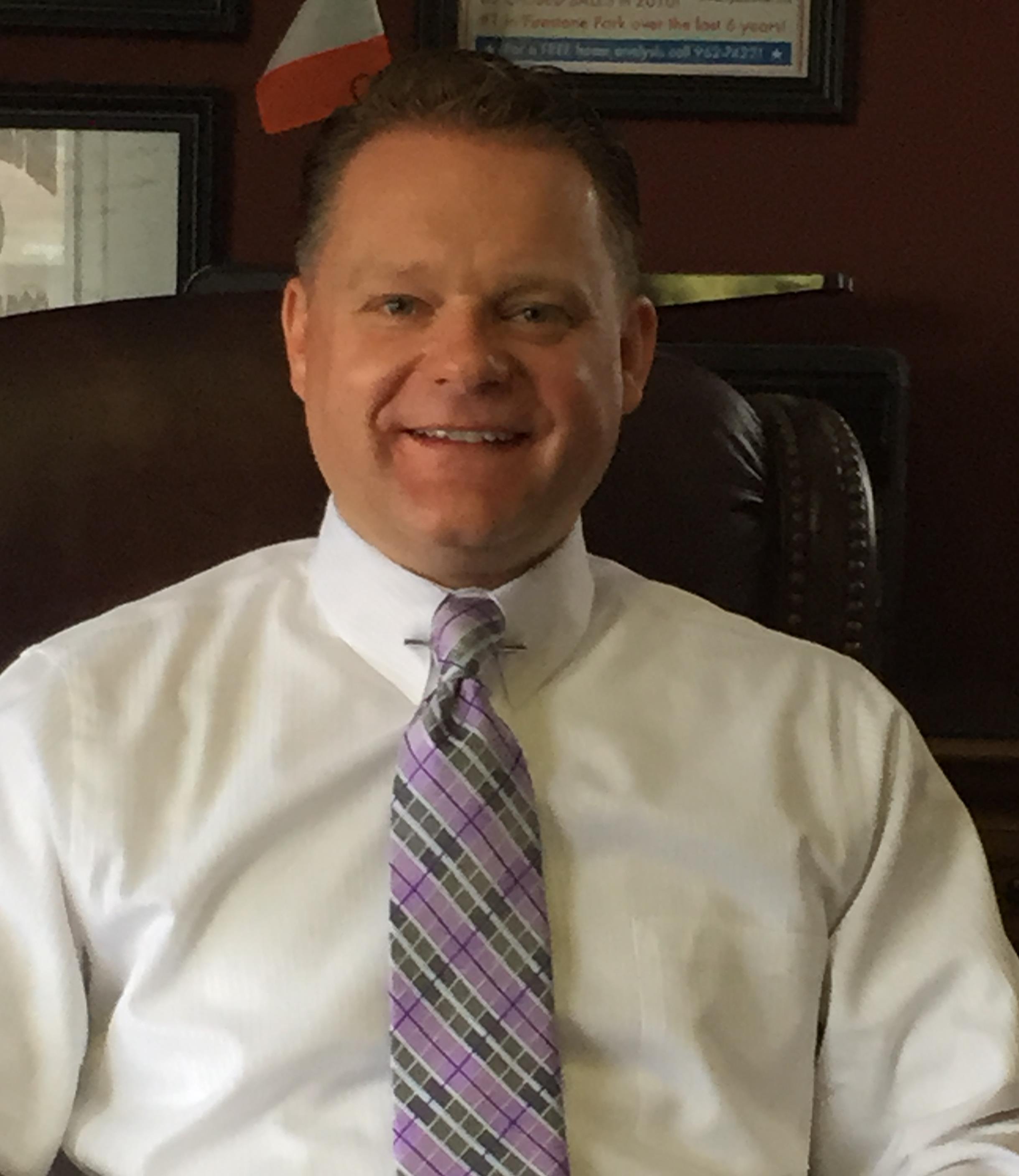 About Ryan M. Carter REALTY EXECUTIVES Strayer Group